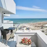 Sea Breeze Apartment In Infinity Beach Resort - Parking